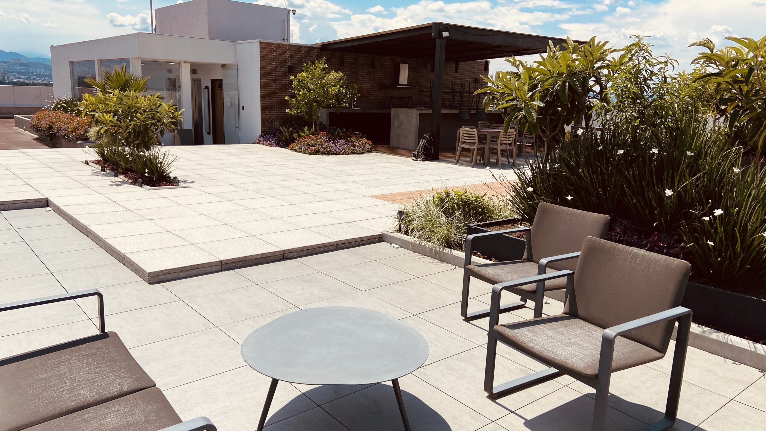 Terraza piso de porcelanato